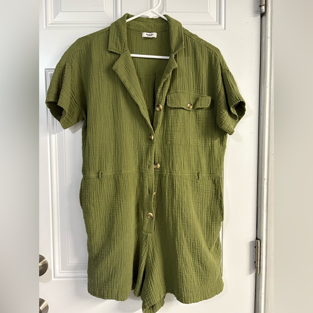 Kensie Green Romper✨ - Picture 1 of 8